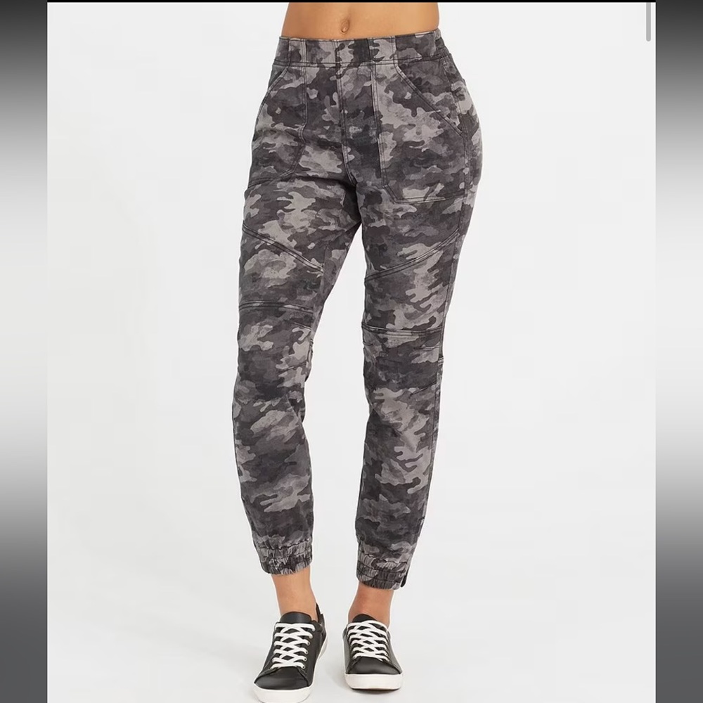 Spanx Stretch Twill Cargo Jogger Blackwash‎ Camo Large 20319R